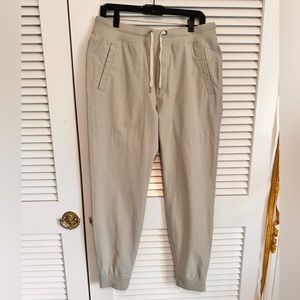 Vuori Cream Women’s Joggers Size Large